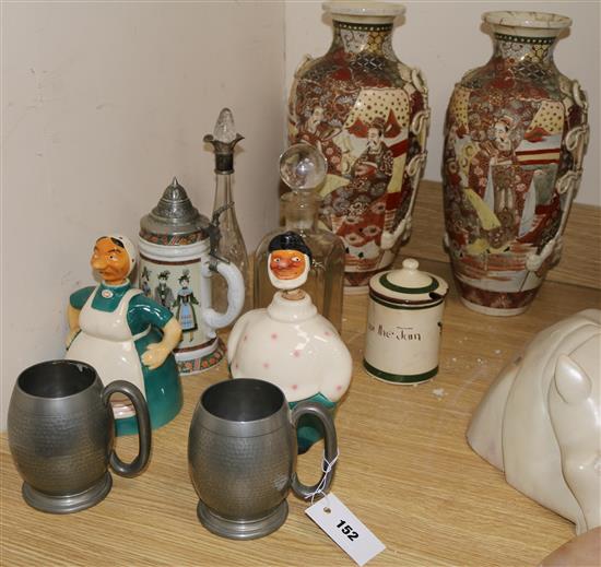 Four Italian wall plates, a pair of Satsuma vases etc.